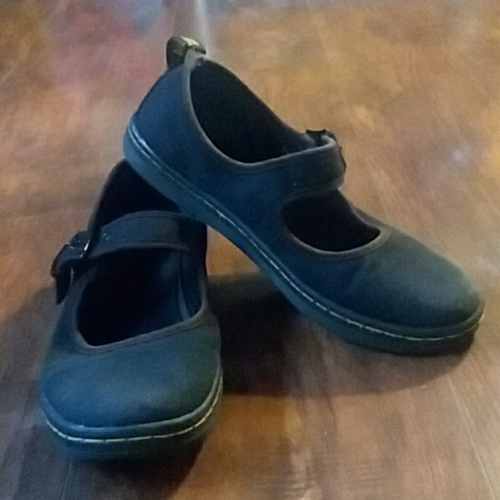 Doc Martens maryjane style canvas shoe